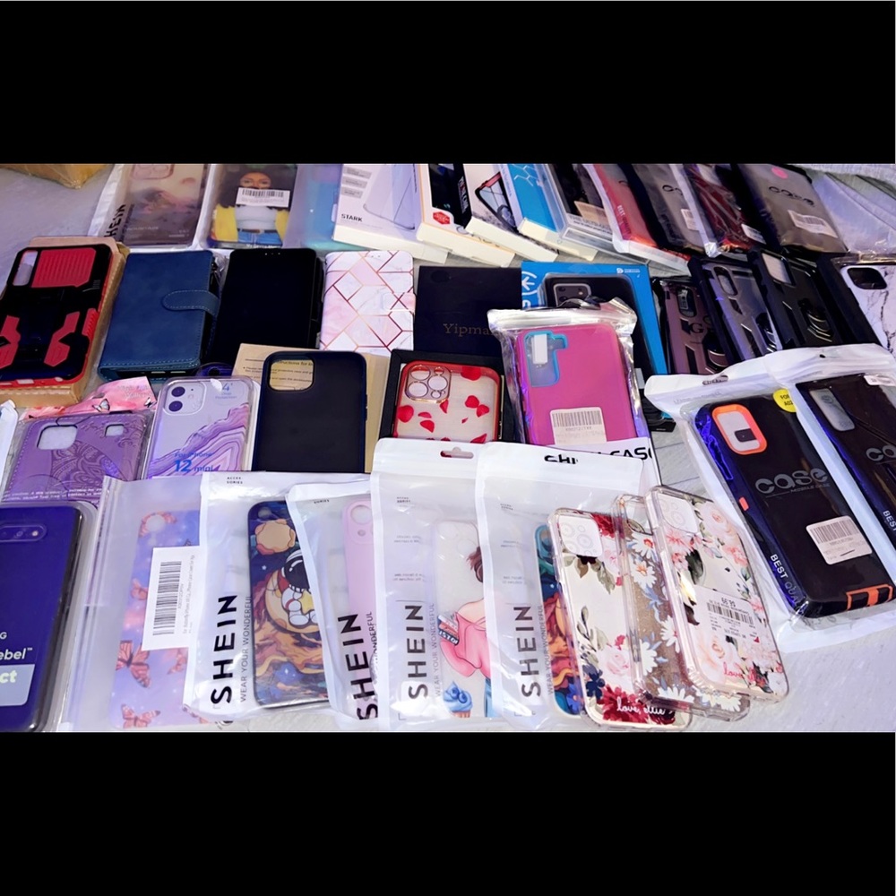 📱🎉Bundle of different phone cases🎉📱